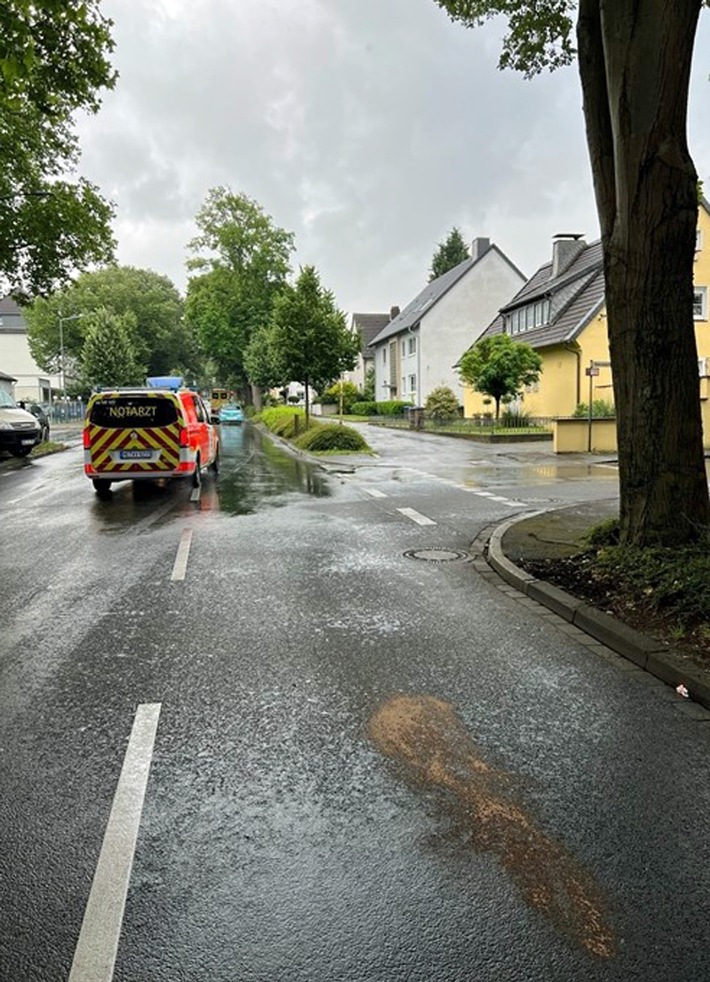 POL-ME: 67-jährige Fußgängerin angefahren und schwer verletzt - Ratingen - 2206048