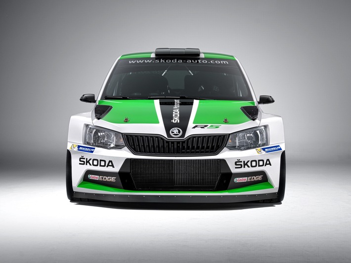 Neuer SKODA Fabia R5 feiert auch in der Kundensportszene seine Premiere (FOTO)