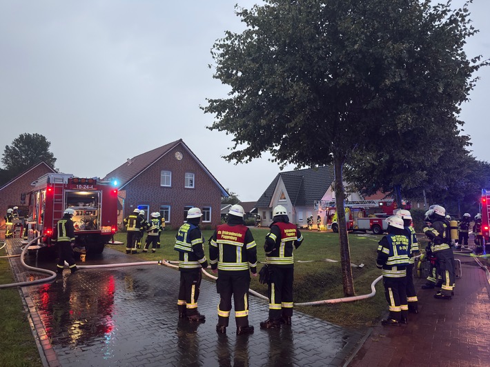 FW-AUR: Vermehrte Blitzeinschläge während nächtlicher Gewitter