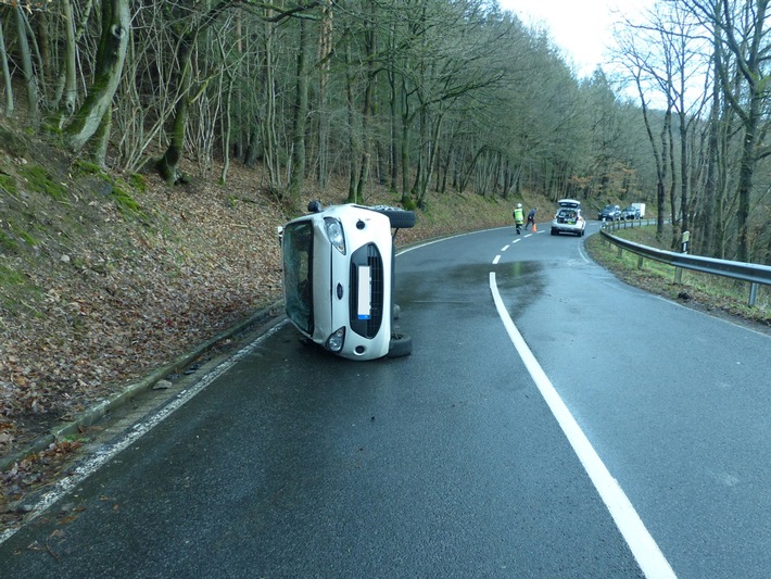 POL-DN: Alleinunfall auf der L 11