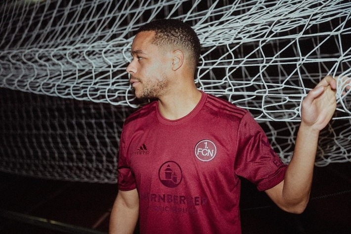 Neues Sondertrikot des 1.FC Nürnberg.jpg