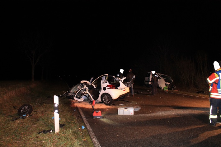 POL-PDNW: Schwerer Verkehrsunfall