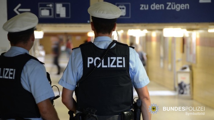 Bundespolizeidirektion München: Bundespolizei ermittelt nach Körperverletzung in S-Bahn / Geschädigter erkennt Tatverdächtigen wieder