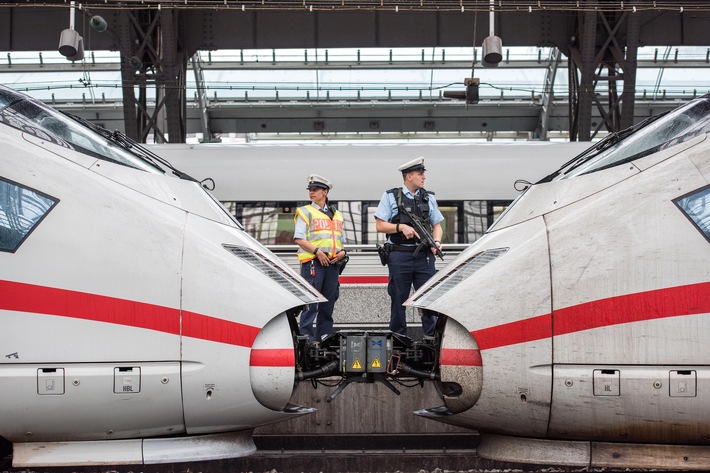 BPOL NRW: Jugendliche Gepäckdiebe im IC unterwegs- Festnahme durch Bundespolizei im Kölner Hauptbahnhof