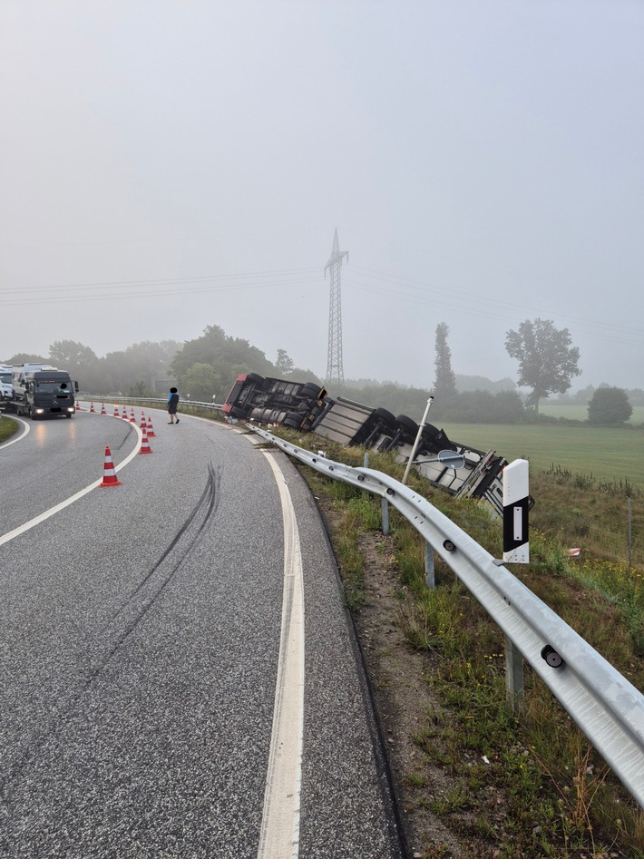 POL-NMS: 260821-1-PDNMS-Anschlussstelle Neumünster Süd in Fahrtrichtung HH nach Verkehrsunfall gesperrt