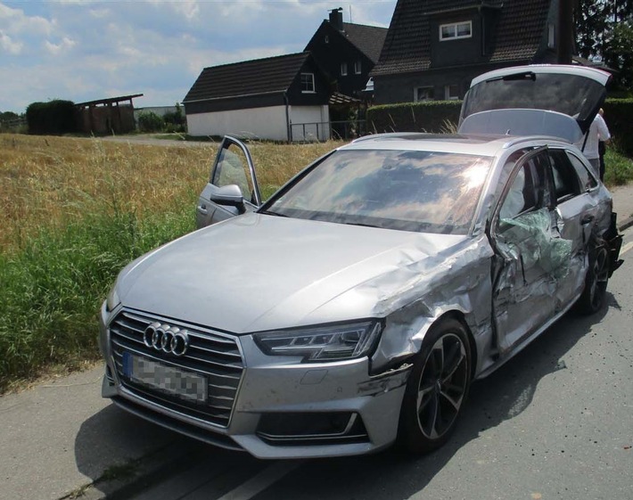 POL-RBK: Burscheid - Hoher Sachschaden und ein Leichtverletzter bei Verkehrsunfall
