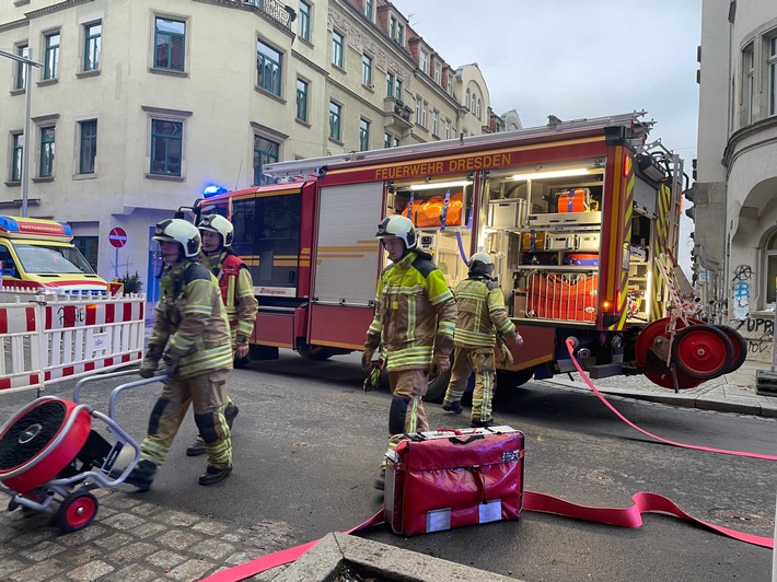 FW Dresden: Informationen zum Einsatzgeschehen der Feuerwehr Dresden vom 26. Januar 2022
