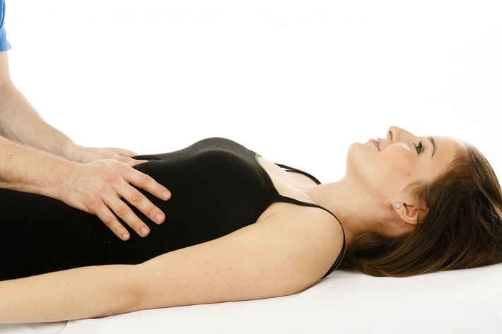 Endometriose: Wenn Schmerzen zum Alltag werden - Osteopathie kann Frauen ganzheitlich unterstützen / Tag der Frauengesundheit am 28. Mai