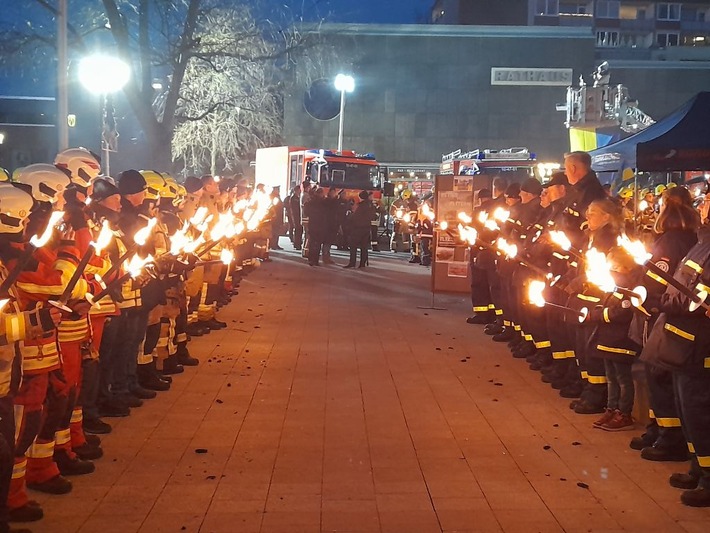 FW-PI: Abschließende Berichterstattung zu "Retter helfen Rettern" - Spendenaufruf Beladung für das LF16 der Feuerwehr Geesthacht.