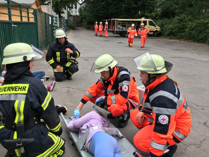 FW-HAAN: Übung: Explosion in Schule