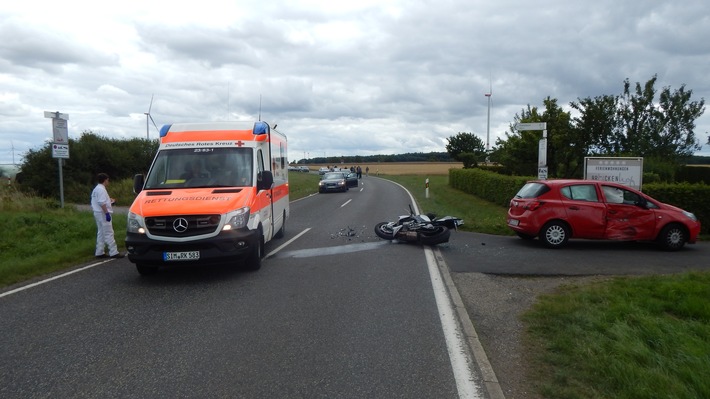 POL-PDMY: Beim Abbiegen Motorrad übersehen - drei Personen verletzt