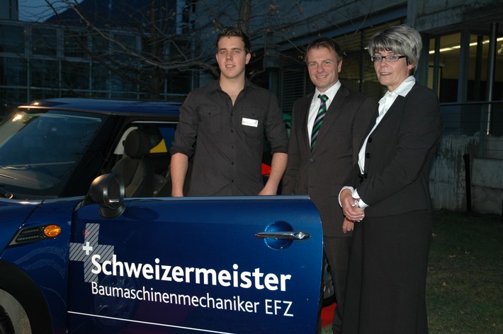 Simon Johner aus Kerzers gewinnt die Debrunner Acifer Trophy / Die Debrunner Acifer Trophy wird von SwissSkills unterstützt