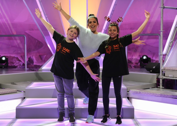 Nürnberger Team gewinnt bei großer &quot;KiKA LIVE Adventsshow&quot; / Sabel Realschule holt gemeinsam mit Clarissa Corrêa da Silva und Ralph Caspers den Sieg