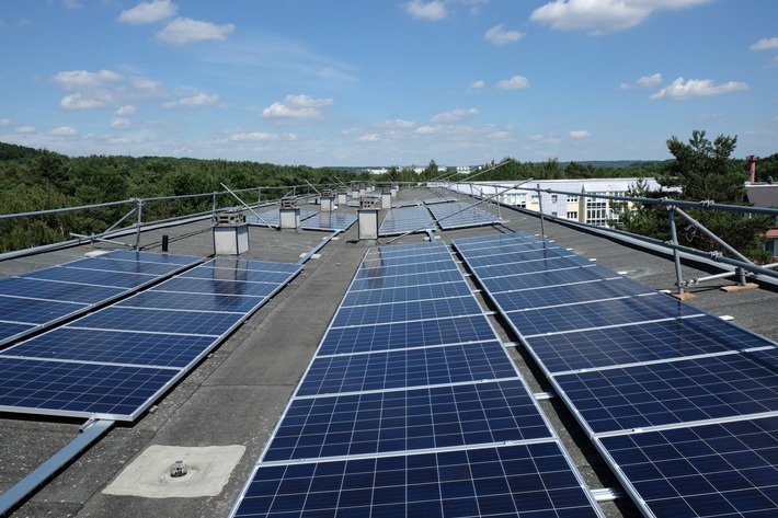 Solar-Ausbau: Vonovia und E.ON errichten in Dresden 56 Photovoltaikanlagen auf Wohnhäusern