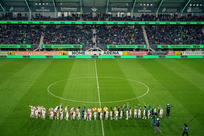 "Endlich"-Sondertrikot-Aktion von SC Paderborn 07, Four 20 Pharma und der Sanity Group