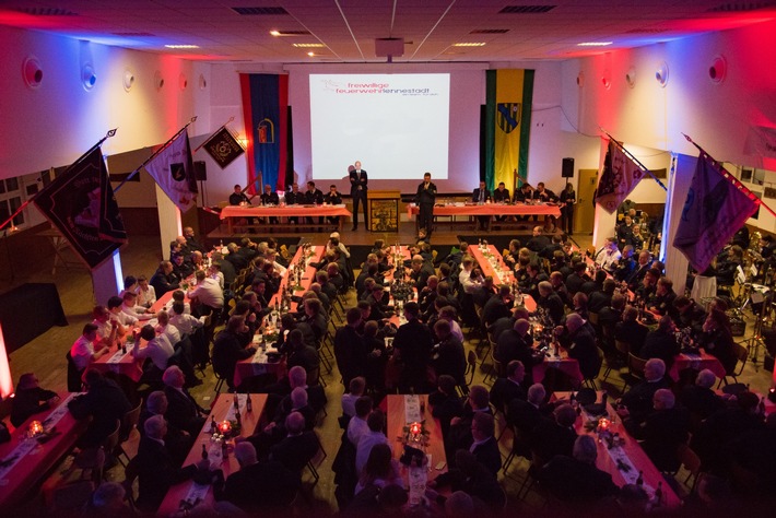 FW-OE: Jahresdienstbesprechnung der Feuerwehr Lennestadt