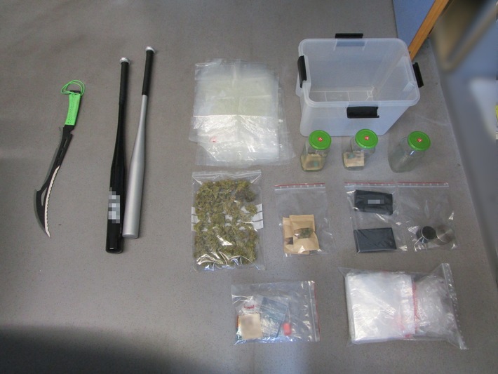 POL-PPWP: Polizei findet Drogen, Baseballschläger und einen Dolch