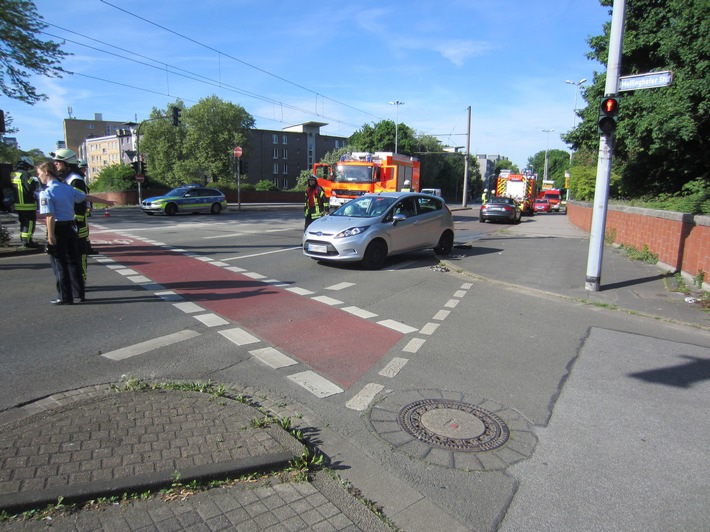 FW-MH: Verkehrsunfall auf der Aktienstraße #fwmh