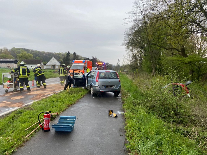 FW Königswinter: Verkehrsunfall auf Pleistalstraße in Oberscheuren