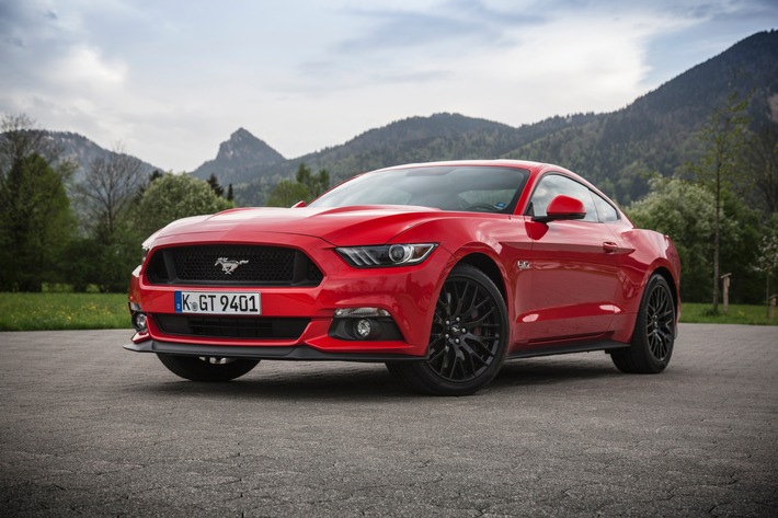 Ford Mustang im ersten Halbjahr meistverkaufter Sportwagen der Welt: Fastback mit V8-Motor in Race-Rot in Europa besonders nachgefragt (FOTO)