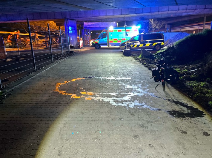 POL-NE: Pedelecfahrer rutscht auf Öllache aus und verletzt sich - Polizei ermittelt