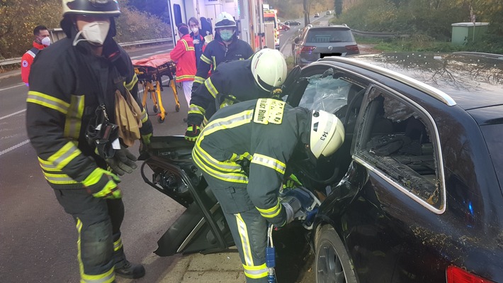 FW-MH: Verkehrsunfall "Pferd gegen PKW"!