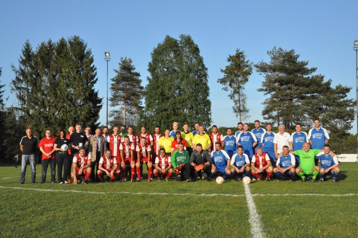 POL-PPWP: Benefizfußballspiel: 1.800 Euro für Grundschule Erzhütten erspielt