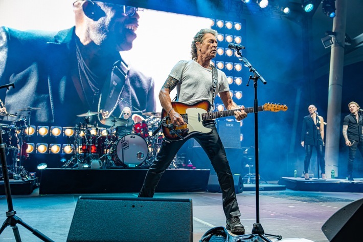 We love Rock 'n' Roll: EDEKA und Netto Marken-Discount sind exklusive Partner der Farewell-Tour 2024 von Peter Maffay. / Weiterer Text über ots und www.presseportal.de/nr/51907 / Die Verwendung dieses Bildes für redaktionelle Zwecke ist unter Beachtung aller mitgeteilten Nutzungsbedingungen zulässig und dann auch honorarfrei. Veröffentlichung ausschließlich mit Bildrechte-Hinweis.