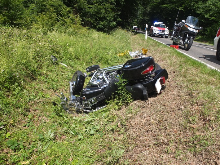 POL-DN: Motorradfahrer bei Verkehrsunfall tödlich verletzt