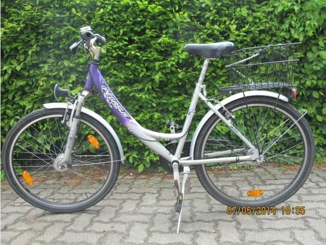 POL-WL: Polizei sucht Eigentümer geklauter Fahrräder ++ Rosengarten/Nenndorf - Abgelenkt und beklaut ++ Winsen - Scheibe eingeworfen ++ Und weitere Meldung