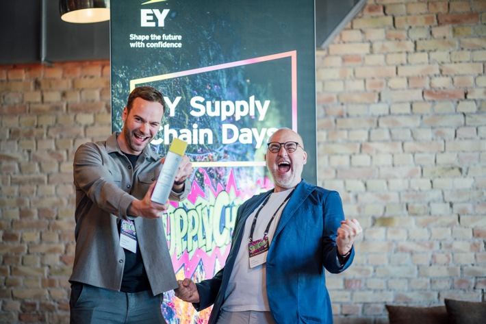 EY zeichnet Crowdfox mit AI Procurement Award 2025 aus