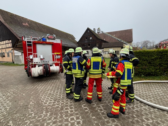 KFV Bodenseekreis: Großer Feuerwehreinsatz wegen Schwelbrand in Wiggenweiler