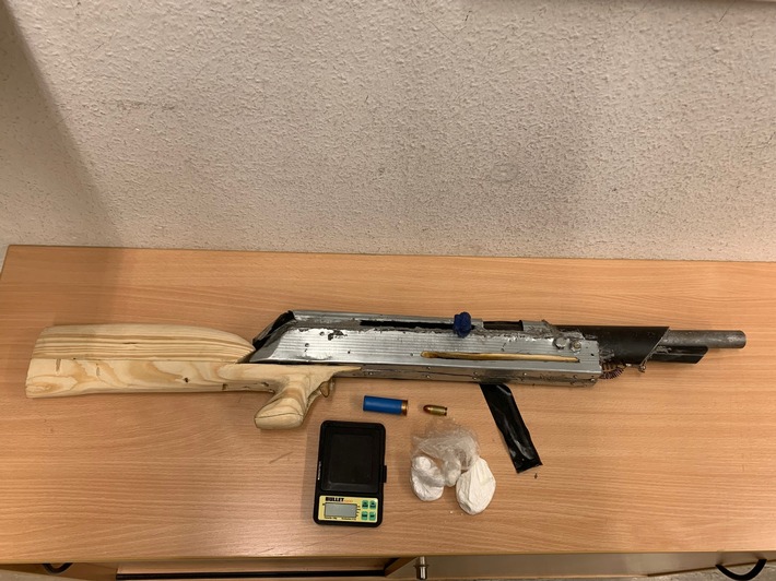 POL-HA: Selbst gebautes Gewehr und Drogen in Garage gefunden
