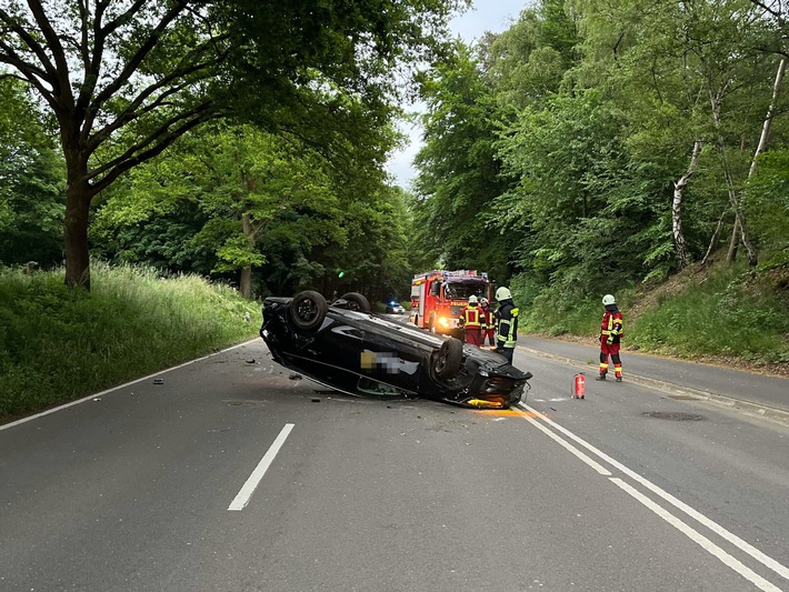 POL-RBK: Overath - Hoher Sachschaden und eine verletzte Person bei Alleinunfall