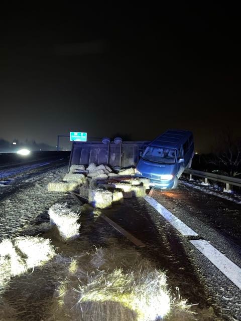 POL-WI: Vollsperrung der A3 bei Wiesbaden nach PKW-Unfall und verlorenen Strohballen
