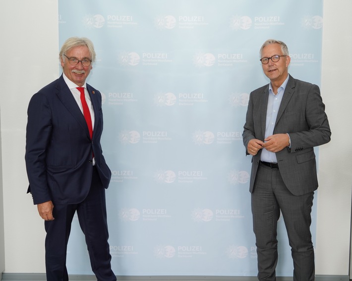 POL-DO: Gemeinsam für Demokratie und Vielfalt einstehen - Polizeipräsident Gregor Lange begrüßt neuen Sonderbeauftragten Manfred Kossack