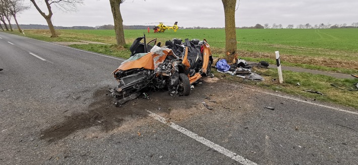 POL-CUX: Schwerer Verkehrsunfall auf der Landesstraße 128 - mehrere Personen schwer verletzt - Rettungshubschrauber im Einsatz