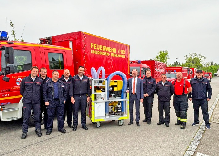 KFV Bodenseekreis: Hochwasserschutz: Landkreis übergibt Pumpenausrüstung an Feuerwehren