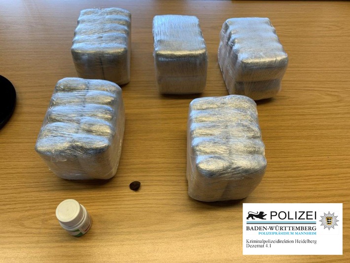 POL-MA: Mannheim: 24-jähriger Tatverdächtiger wegen Verdachts des Betäubungsmittelhandels in nicht geringer Menge in Haft - 4,5 Kilogramm Haschisch sichergestellt