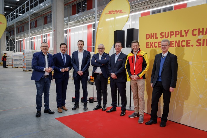 PM: In Deutschland eröffnet DHL Supply Chain für Peek &amp; Cloppenburg* Düsseldorf sein größtes, vollautomatisiertes Warenlager / PR: DHL Supply Chain opens largest fully-automated fulfillment center for Peek &amp; Cloppenburg* Düsseldorf