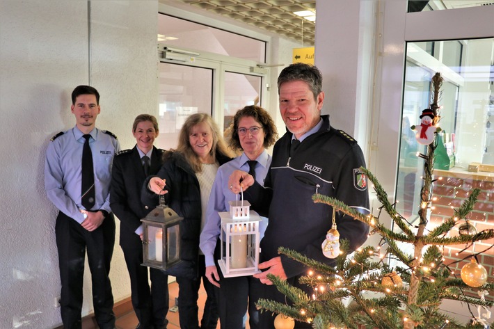 POL-NE: Friedenslicht leuchtet auf drei Polizeiwachen