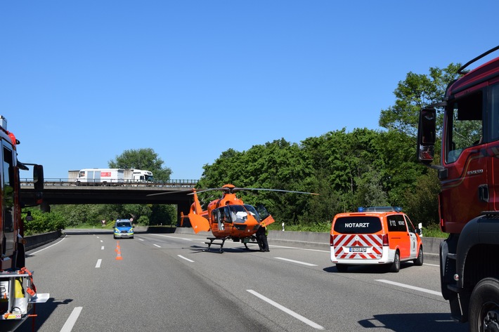 FW-OB: Zwei Schwerletzte bei Verkehrsunfall auf der BAB A42