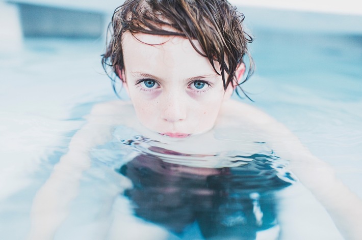 Hautkranke erleben Diskriminierung beim Schwimmbadbesuch / Veraltete Badeordnungen