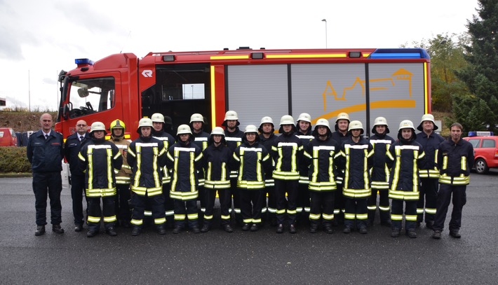 FW-Stolberg: 17 neue Feuerwehrleute - Grundausbildung Modul 1 und 2 erfolgreich abgeschlossen