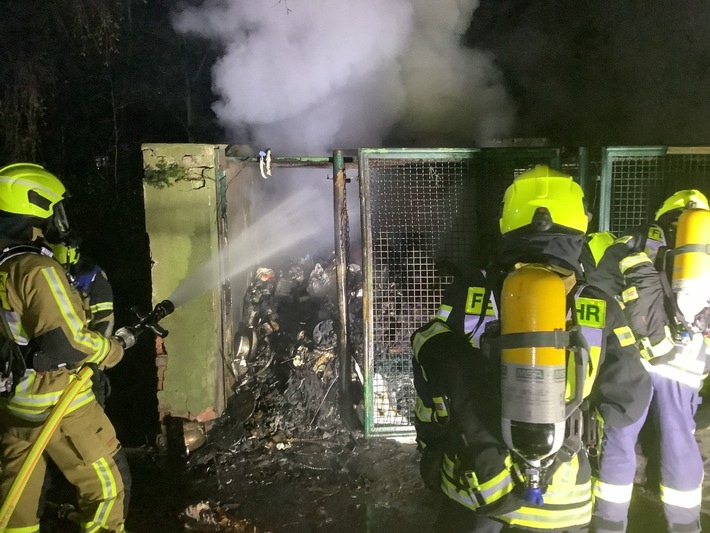 FW-OB: Brand auf der Duisburger Straße beschäftigt Feuerwehr