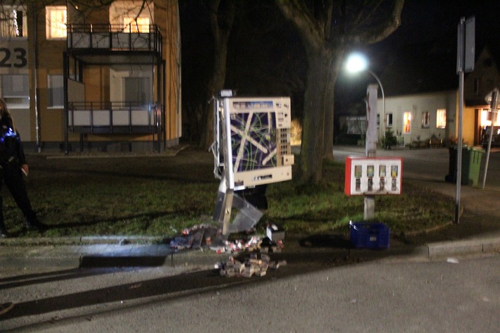 POL-UN: Kamen-Zigarettenautomat mit Feuerwerkskörper gesprengt