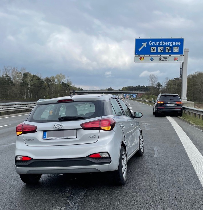 POL-ROW: ++ Hansalinie A1 - Unfall durch Aquaplaning ++ Zu schnell bei Aquaplaning - 42-jähriger Autofahrer verletzt ++ Polizei schnappt junge Taxi-Betrüger ++