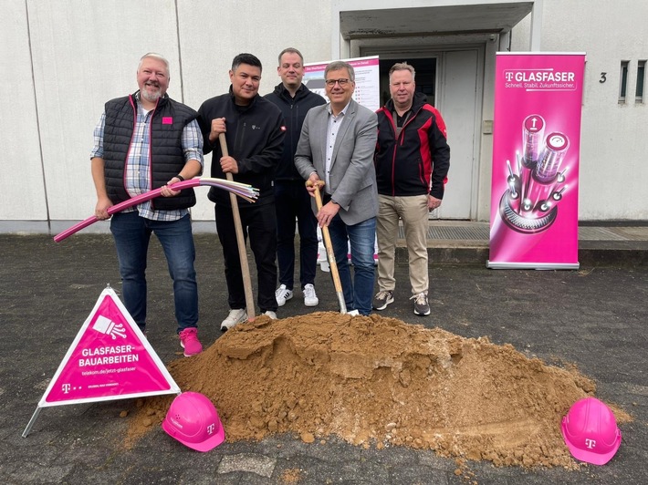 Telekom startet mit dem Spatenstich den Glasfaserausbau in Gießen