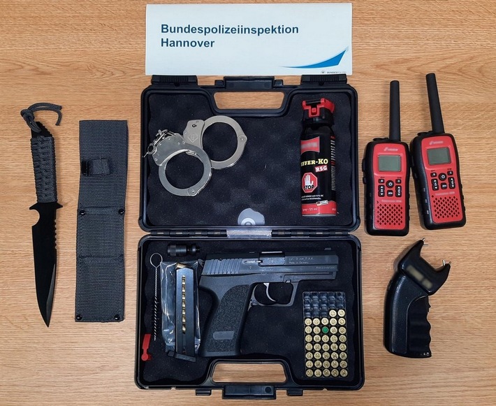 BPOL-H: Schreckschusswaffe, Messer, Elektroimpulsgerät - Bewaffneten Jugendlichen im Hauptbahnhof Hannover gestellt