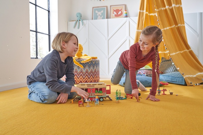 Ein gemütliches Reich für junge Hausbewohner Naturhaarteppich im Kinderzimmer ist natürlich und strapazierfähig